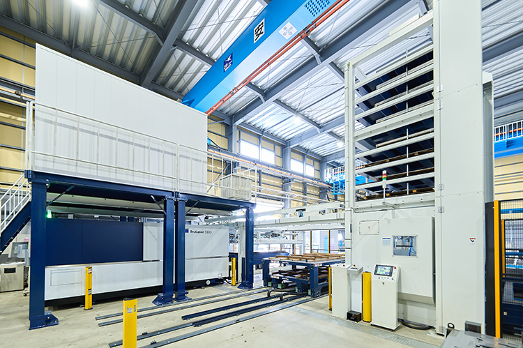 写真:TruDiskレーザシステム TruLaser5030